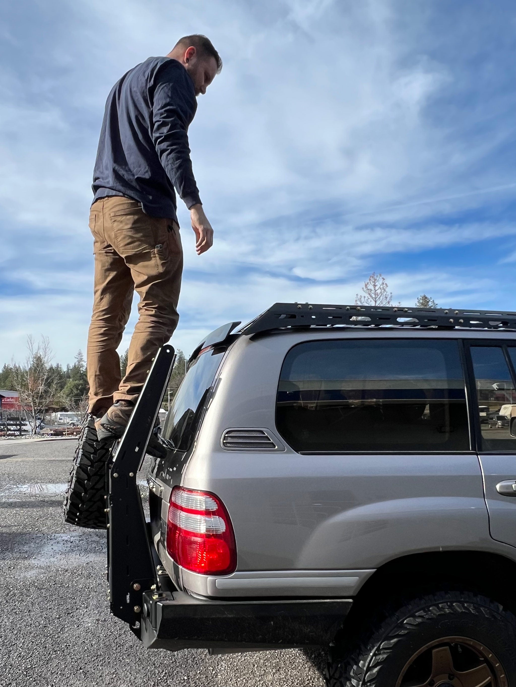 Off Road Rear Ladder Ladder Swing-out – Dissent Off-road